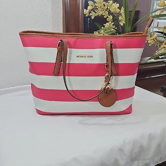 Michael Kork Tote W 17" / 11" H / 5.5" D. (Cannot Determine Its Autenticity.) - Picture 3 of 8